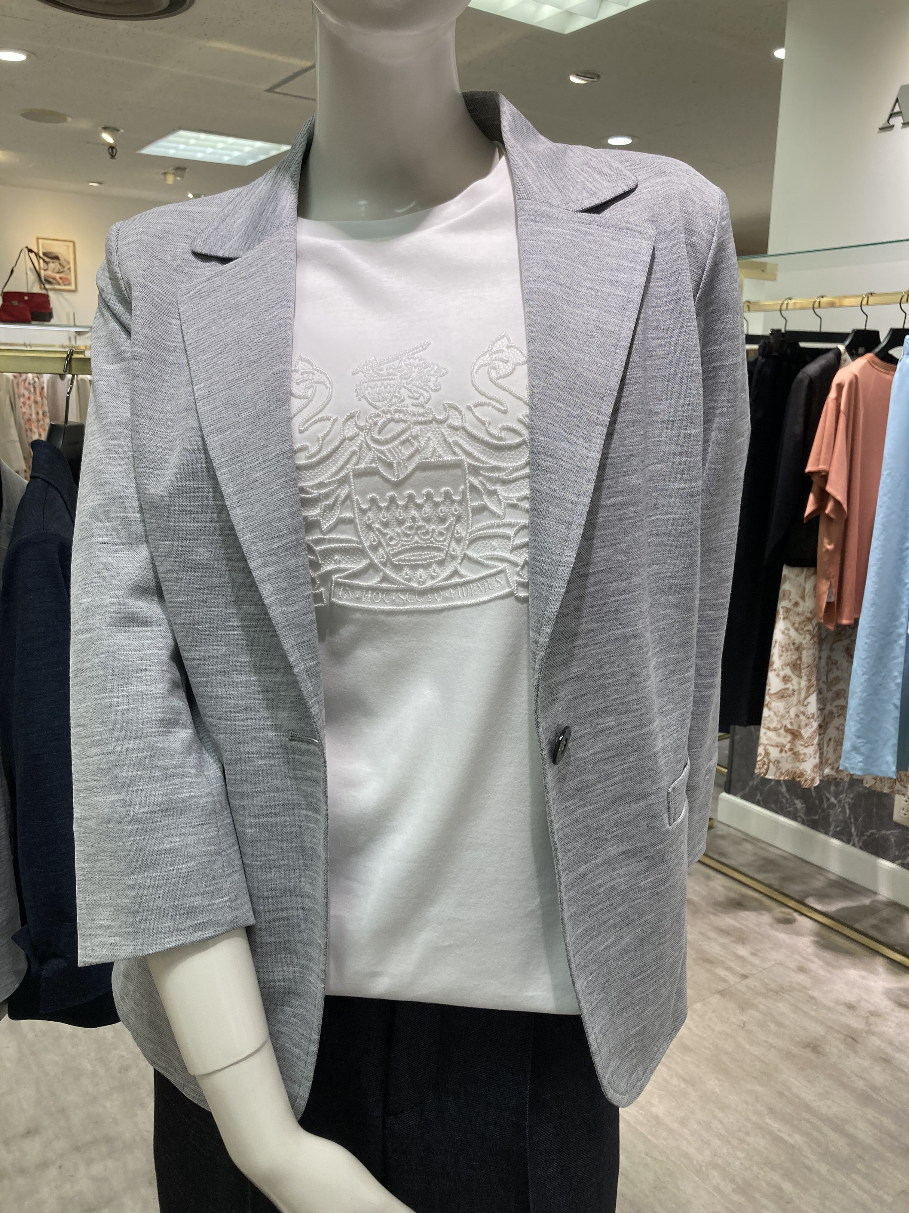 アクアスキュータム〉夏ジャケット | ショップブログ | 東急百貨店