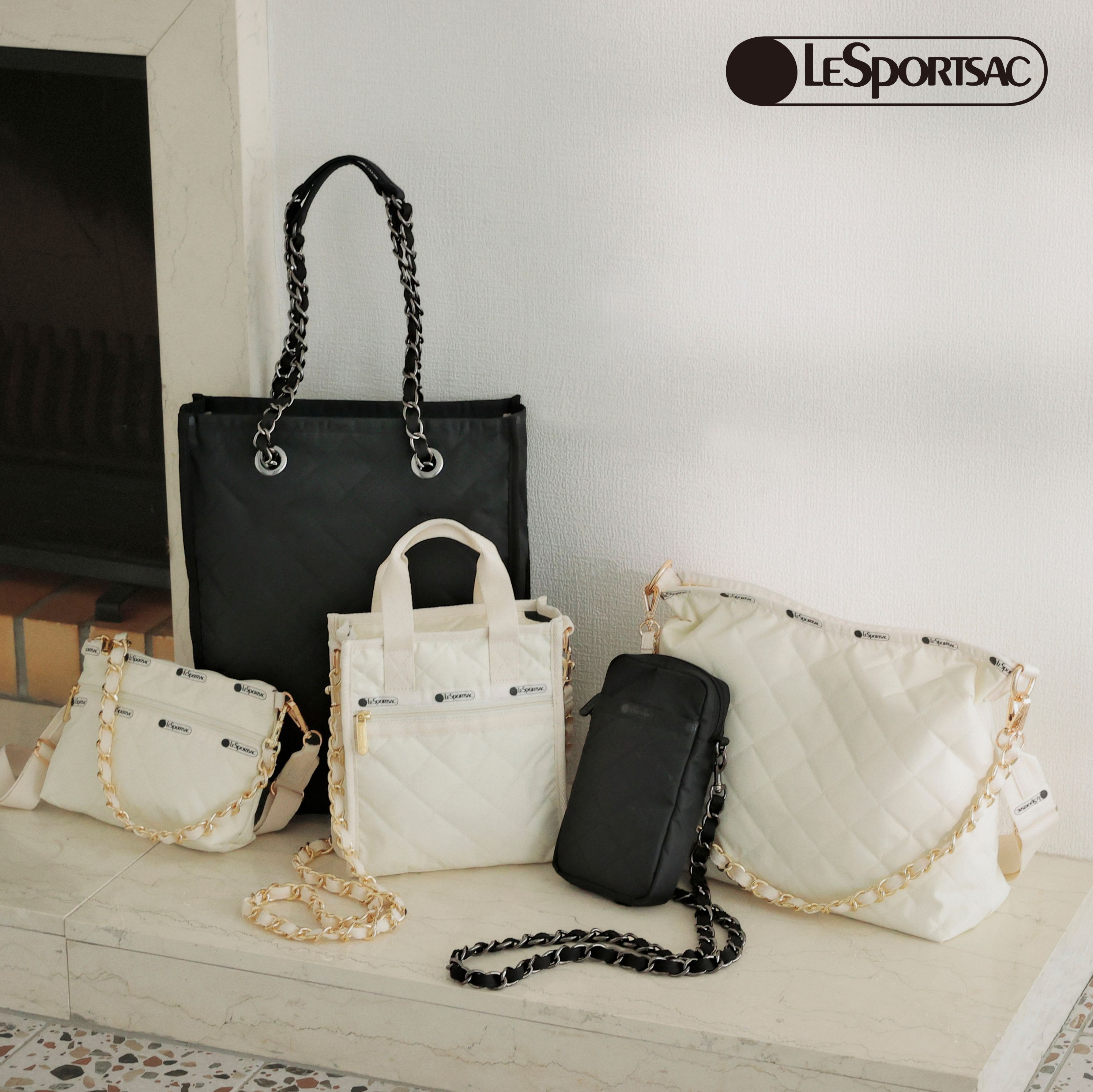 完売品 CHAIN COSMETIC CLUTCH ブラックチェーンキルト 完売品 CHAIN COSMETIC CLUTCH ブラックチェーンキルト CHAIN COSMETIC