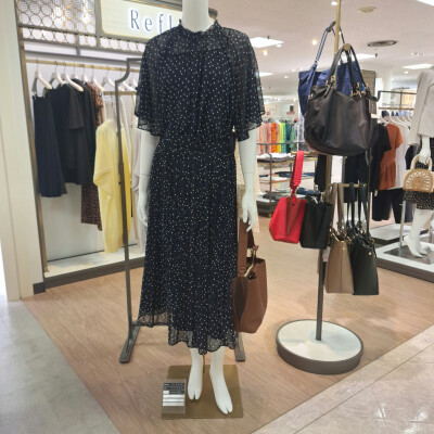 暑い夏も快適＆上品に♪清涼感を楽しむおすすめトップス4選