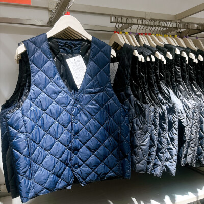 寒い季節の頼れる味方！洗えるダウンジレベスト🧥✨