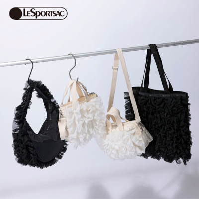 ラッフルが華やかな新コレクション