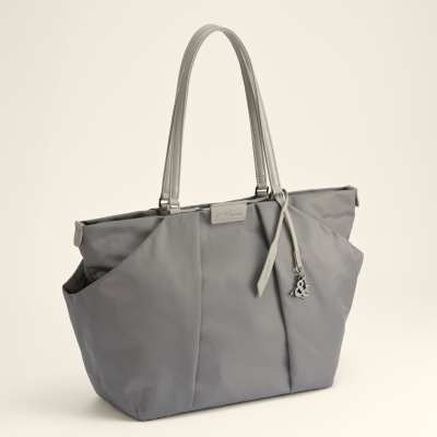 ポケットが大充実なトートバッグ👜
