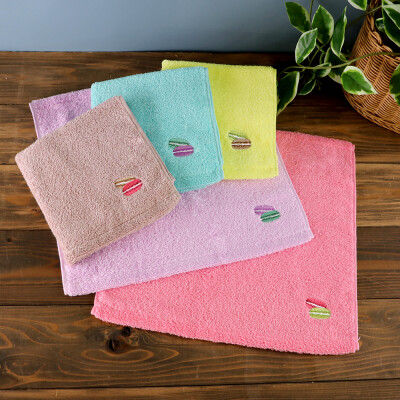 かわいいマカロンの刺繍が入ったタオルが新登場！